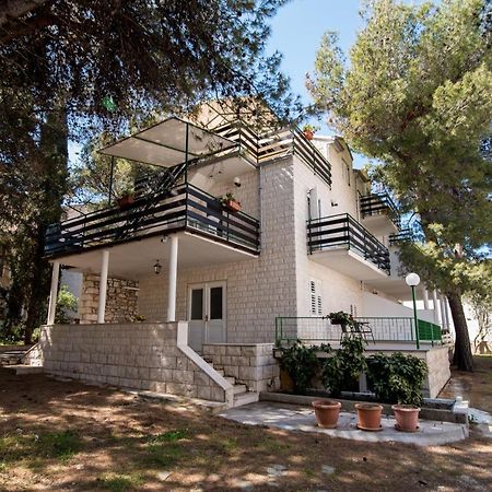 Apartments Pinija Supetar Exterior photo