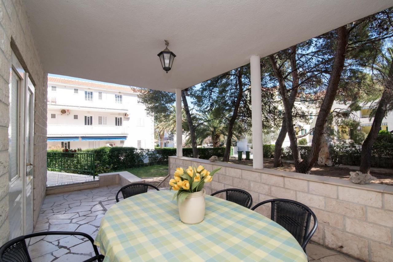 Apartments Pinija Supetar Exterior photo