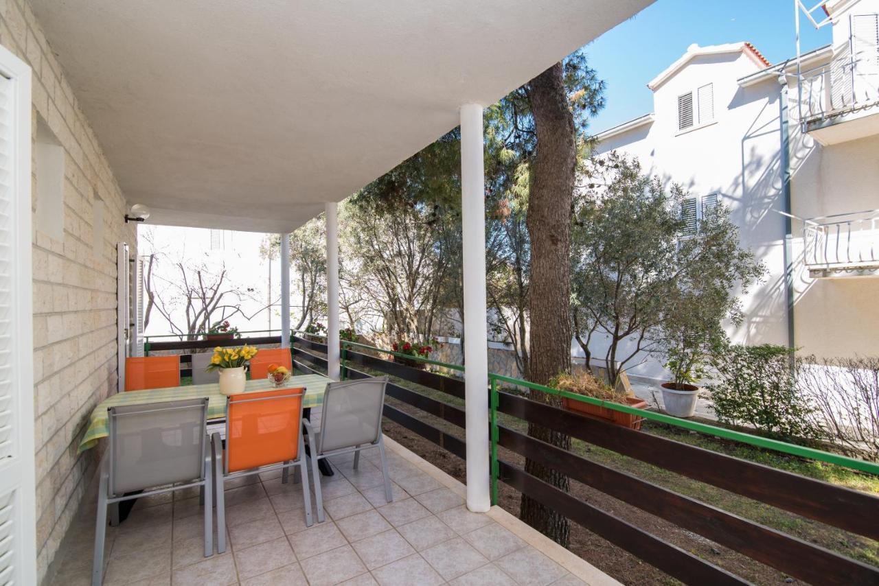 Apartments Pinija Supetar Exterior photo