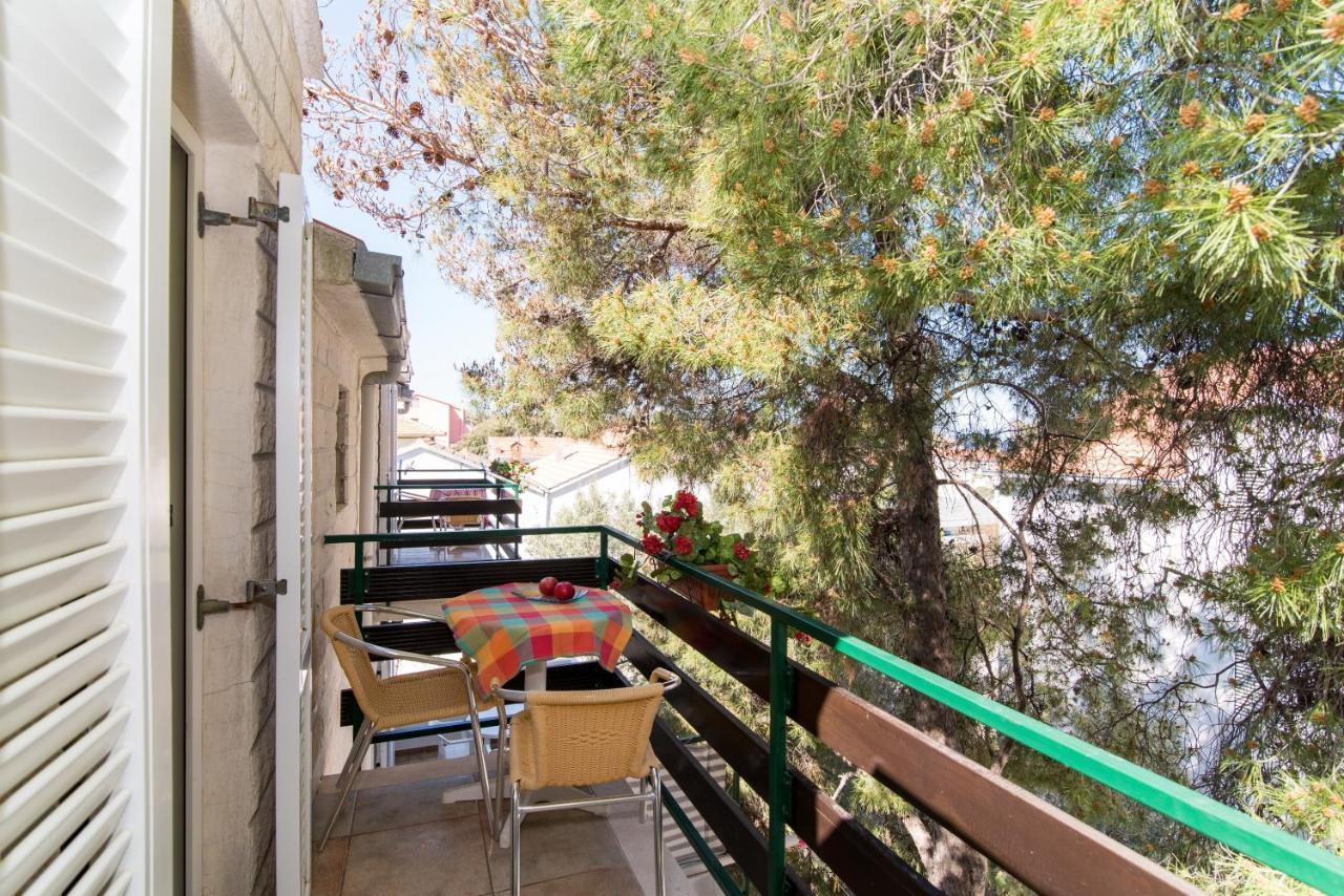 Apartments Pinija Supetar Exterior photo