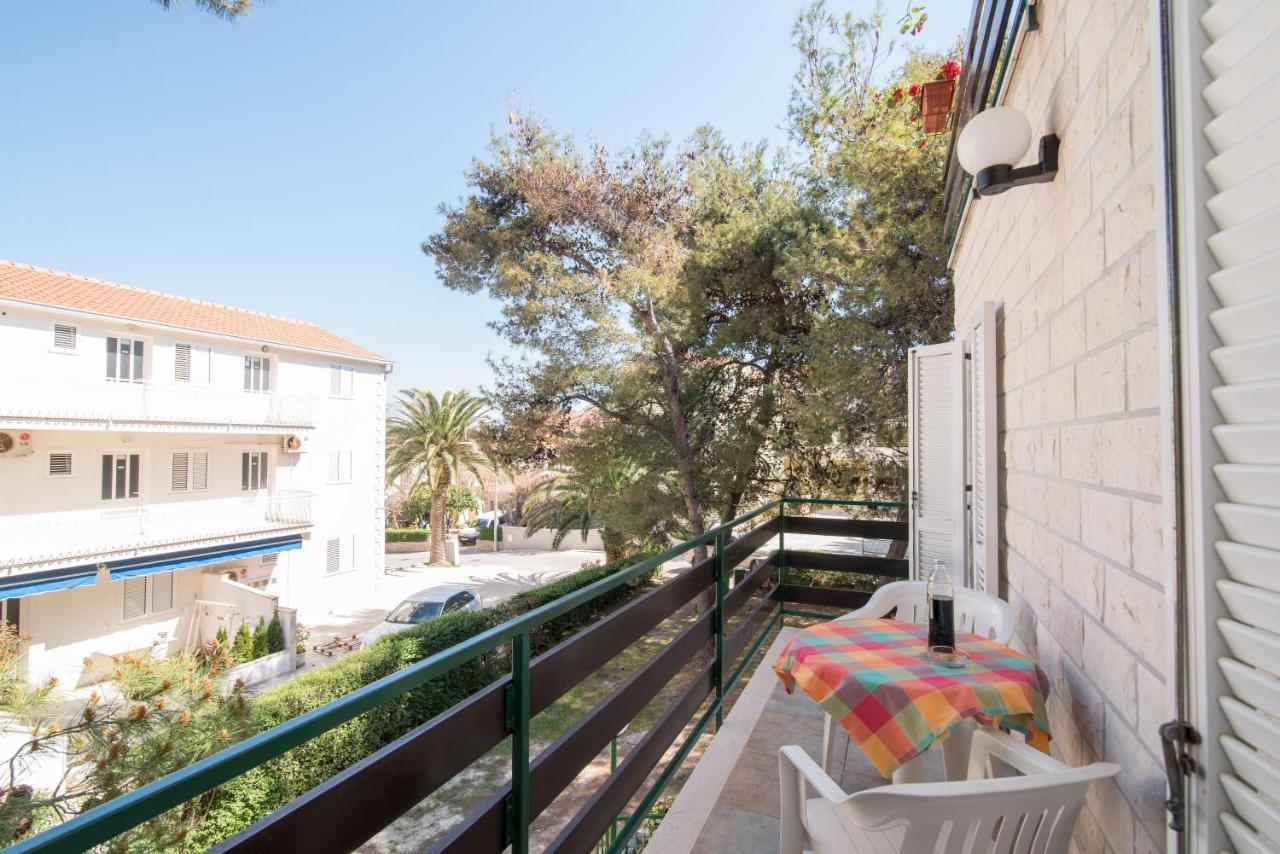 Apartments Pinija Supetar Exterior photo